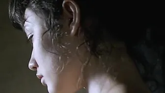 Olga Kurylenko – L’annulaire - The Ring Finger (2005)