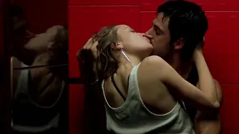 Ana de Armas, Elena de Frutos, Miriam Giovanelli, Duna Jove, Marieta Orozco, Esmeralda Moya – Sex, Party and Lies (Mentiras y gordas) (2009)