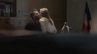 Adele Simphal, Amelie Daure - Face au Diable s01e02-07 (2016)