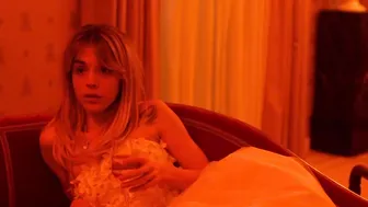 Alice Isaaz - Especes menacees (2017)