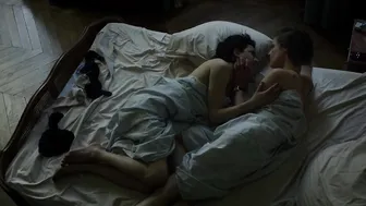 Asia Argento, Helene Fillieres – Mafiosa s05e05 (2014)