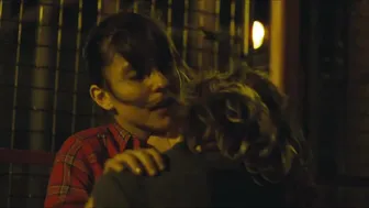 Cecile De France, Flore Bonaventura – Chinese Puzzle ( Casse-tete chinois) (2013)