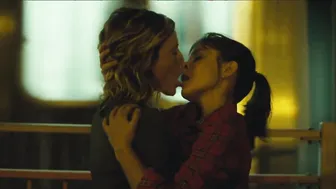 Cecile De France, Flore Bonaventura – Chinese Puzzle ( Casse-tete chinois) (2013)