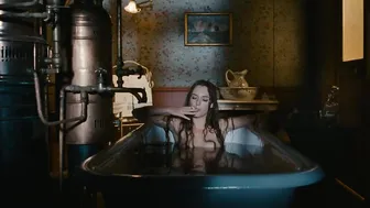 Louise Bourgoin – Les aventures extraordinaires d’Adele Blanc-Sec (2010)