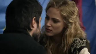 Nora Arnezeder, Lola Kirke - Mozart in the Jungle s01e09 (2014)