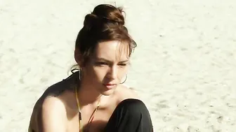 Louise Bourgoin - Un beau dimanche (2013)