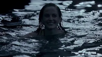 Maria Valverde, Eva Green – Cracks (2009)