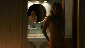 Sydney Sweeney, Cait Alexander, Natasha Liu Bordizzo, Blessing Adedijo - The Voyeurs (2021)