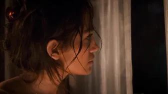 Jennifer Lopez, Lexi Atkins - The Boy Next Door (2015)