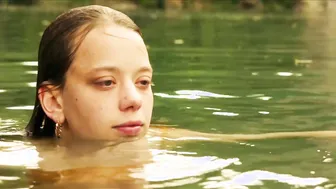 Ludivine Sagnier, Sophie Breyer - La ruche (2021)