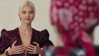 Sasha Luss, Lera Abova - Anna (2019)