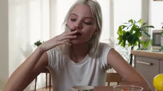 Sasha Luss, Lera Abova - Anna (2019)