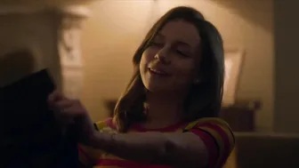 Danna Paola, Ester Exposito, Maria Pedraza - Elite s01e05 (2018)