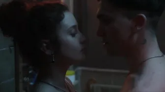 Ester Exposito, Maria Pedraza - Elite s01e03 (2018)