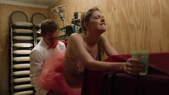 Cristen Coppen, Kate Miner, Ashley Wood - Shameless s09e01 (2018)