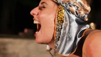 Gisele Ferran, Raissa Vitral - Zombio 2 Chimarrao Zombies (2013)