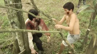 Gisele Ferran, Raissa Vitral - Zombio 2 Chimarrao Zombies (2013)