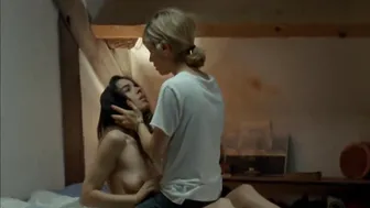 Elodie Bouchez, Marina Fois – Happy Few (2010)