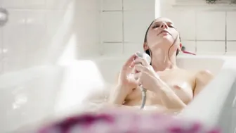 Svenja Jung, Charley Ann Schmutzler, Sandra Maria Fronterre, etc – Fucking Berlin (2016)