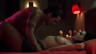 Anne Hathaway – Havoc (2005)