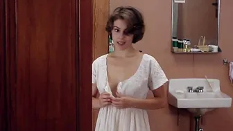 Alyssa Milano – Embrace of the Vampire (1995)