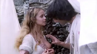 Brigitte Bardot, Nathalie Delon - L’histoire très bonne et très joyeuse de Colinot Trousse-Chemise (1973)