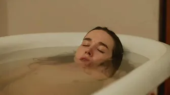 Arta Dobroshi - Stray (2018)