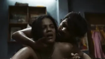 Sonal Jha, Ruhani Sharma, Priyanka Bose - Agra (Agra, une famille indienne) (2023)