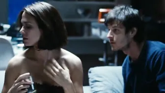 Miriam Giovanelli, Asia Argento - Gli sfiorati (2011)