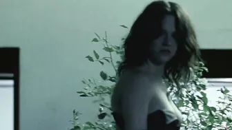 Asia Argento – Boarding Gate (2007)