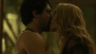 Toni Collette, Monica Bellucci - Mafia Mamma (2023)