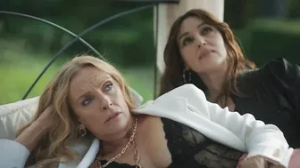 Toni Collette, Monica Bellucci - Mafia Mamma (2023)