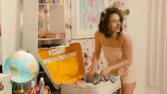 Clara Ponsot, Lou de Laage, Monica Bellucci - Des gens qui s'embrassent (2013)