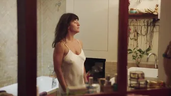 Romane Bohringer, Monica Bellucci - L'amour flou s01у02-09 (2021)