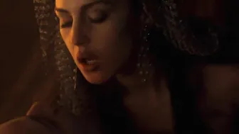 Monica Bellucci – Bram Stoker’s Dracula (1992)
