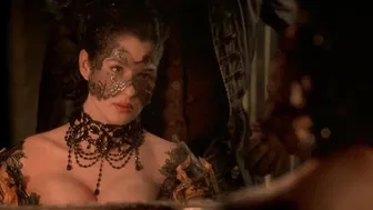 Monica Bellucci – Brotherhood of the Wolf (2001)