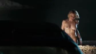 Marie-Josee Croze, Axelle Laffont, Virginie Ledoyen - MILF (2018)