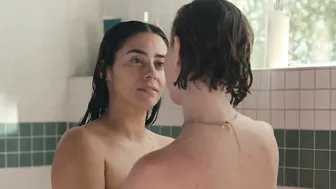 Lorenza Izzo, Hannah Einbinder - Hacks s03e02 (2024)