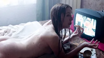 Laetitia Dosch, Leonie Simaga - Jeune Femme (2017)