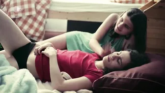 Naomi Achternbusch, Clara Schramm - Blind & Hasslich (2017)