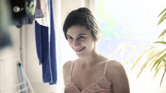 Naomi Achternbusch, Clara Schramm - Blind & Hasslich (2017)