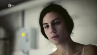 Naomi Achternbusch, Clara Schramm - Blind & Hasslich (2017)