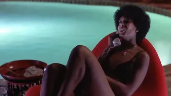 Pam Grier, etc – Hit Man (1972)