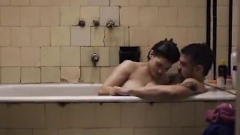 Eva De Dominici, Erica Bianchi – Sangre En La Boca (2016)