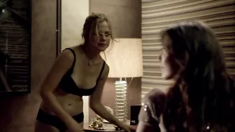 Marisol Ribeiro, Thaila Ayala, Priscilla Sol - Apneia (2014)