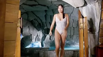 Corinne Clery, Gianina Facio - Vacanze di Natale ’90 (1990)