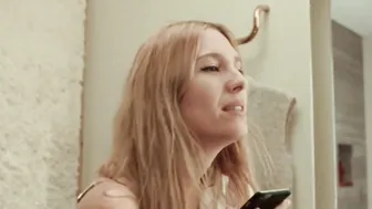 Annabelle Dexter-Jones - Cecile on the Phone (2017)