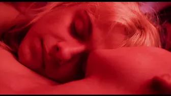 Lidia Veiga, Angela Rios - Stroking an Animal (Cando toco un animal) (2023)