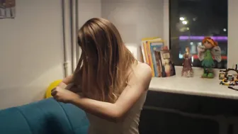 Aglaya Tarasova, Aleksandra Bortich, Elizaveta Kononova - Obychnaya zhenshchina s01e01-06 (2018)