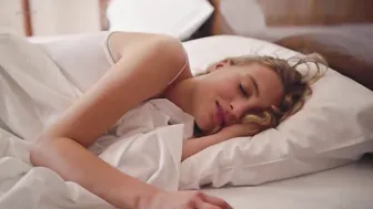 Josefína Pracharová, Rozálie Pracharová, Sofie Höppnerová, Sandra Nováková - Lež na pláži s01e01-07 (2024)